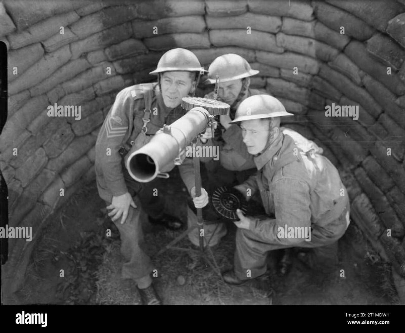 L'Armée britannique au Royaume-Uni 1939-45 Les artilleurs de la batterie 'G' (Mercer), la troupe Royal Horse Artillery, homme d'une mitrailleuse Lewis dans un revêtement en sacs, 29 octobre 1940. Banque D'Images