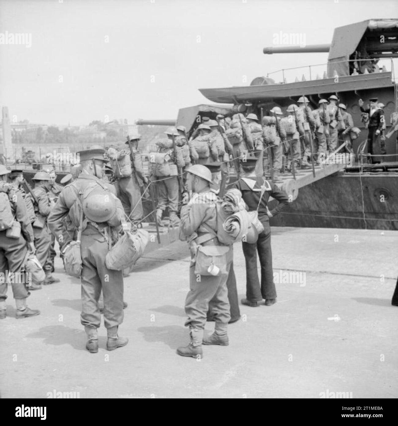 Le Corps expéditionnaire britannique (BEF) en France 1939-1940 l'évacuation de la BEF à partir de la France, juin 1940 : des soldats britanniques à bord d'un destroyer à Brest de revenir au Royaume-Uni. Banque D'Images