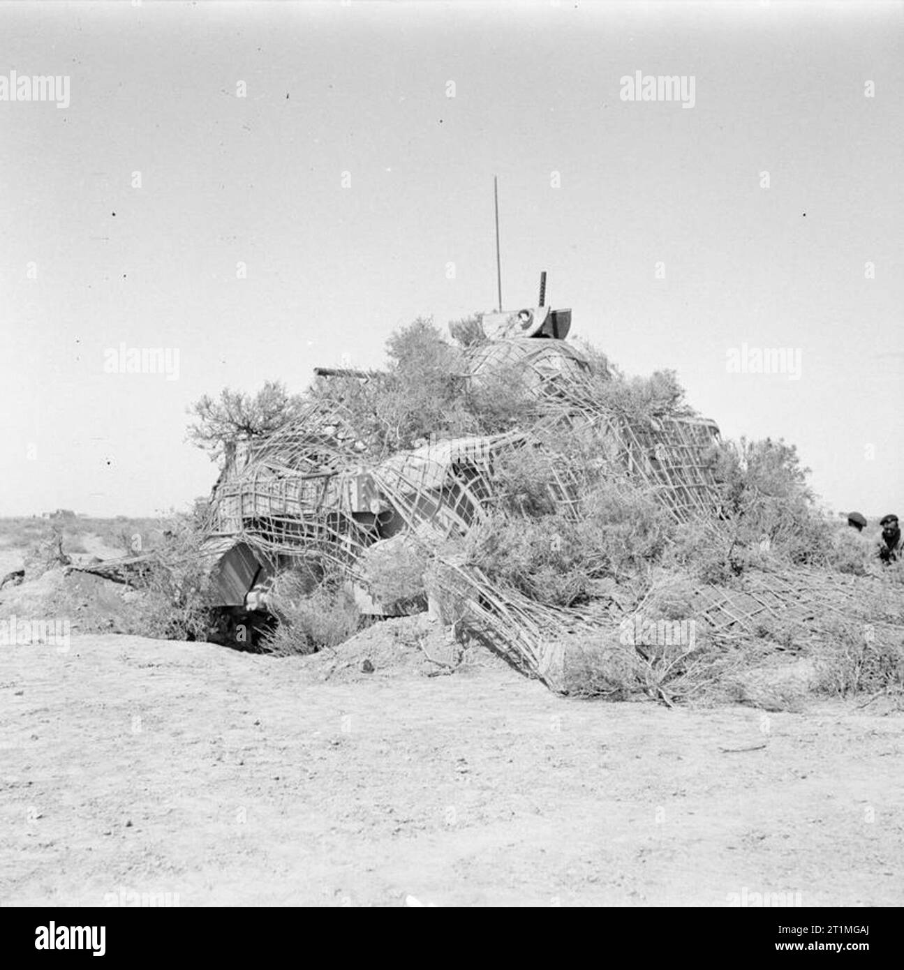 Bureau de la guerre Seconde Guerre mondiale La collecte officielle des chars factices vu sur la route de l'avant. Banque D'Images