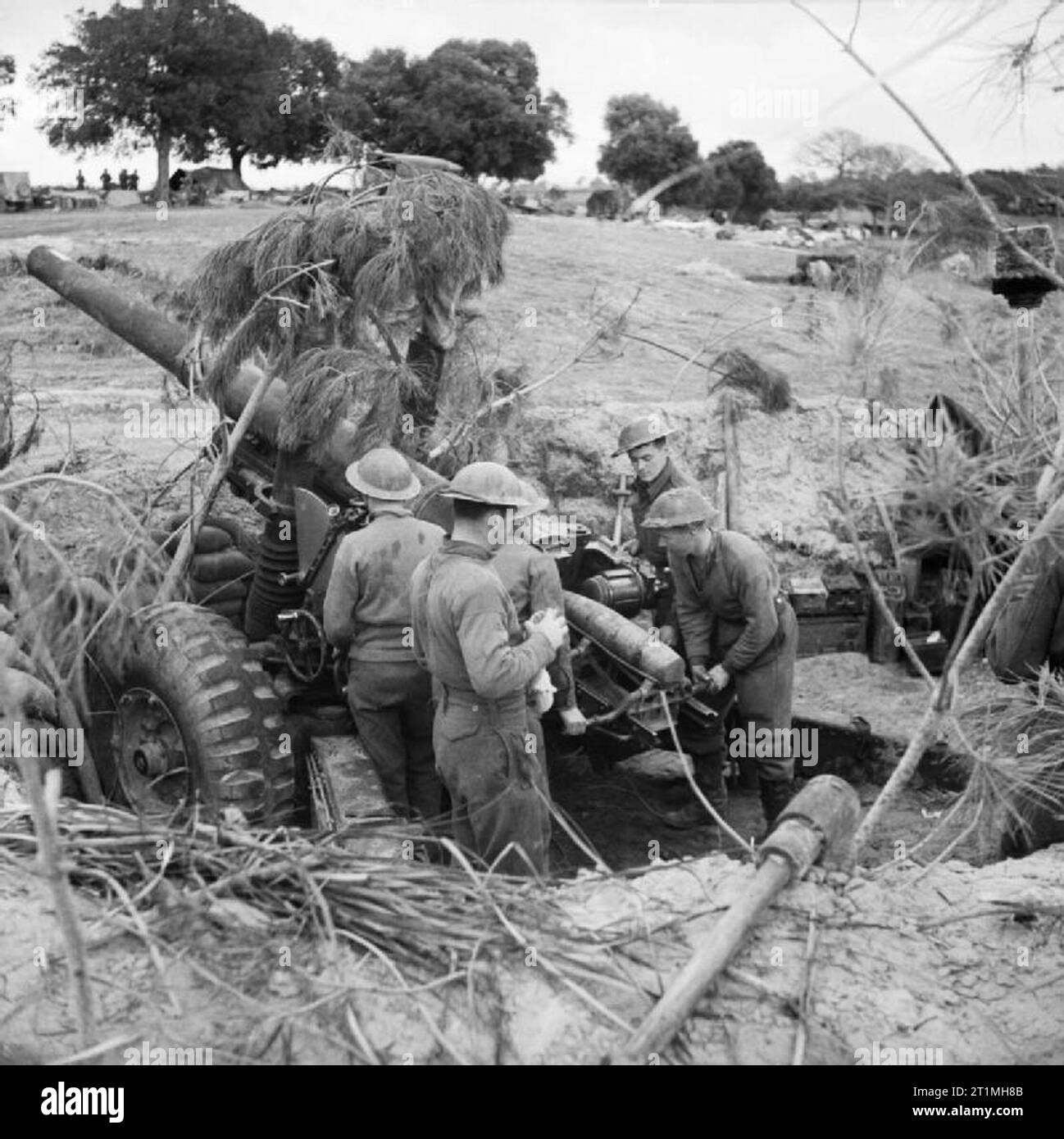 Un hélicoptère 5,5 pouces pistolet de troupe 'D', 111 Batterie, 80e Régiment d'artillerie moyenne (l'Écossais) en action à Anzio, Italie, mars 1944. Un hélicoptère 5,5 pouces pistolet de troupe 'D', 111 Batterie, 80e Régiment d'artillerie moyenne (l'Écossais) en action à Anzio, 8-9 mars 1944. Banque D'Images