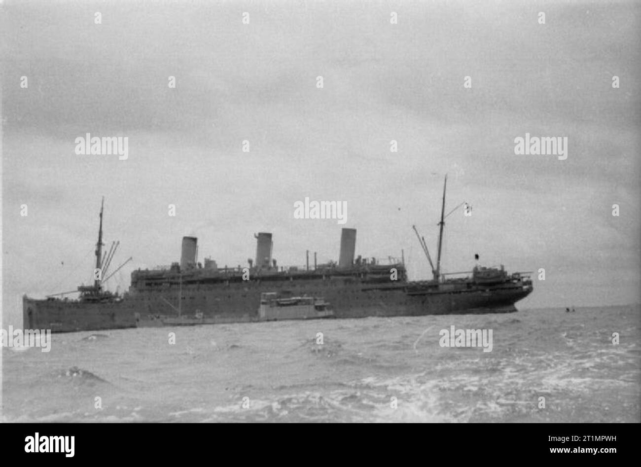 La Royal Navy pendant la Seconde Guerre mondiale, l'impératrice de l'Australie à l'ancre après qu'un convoi de troupes africaines. Banque D'Images