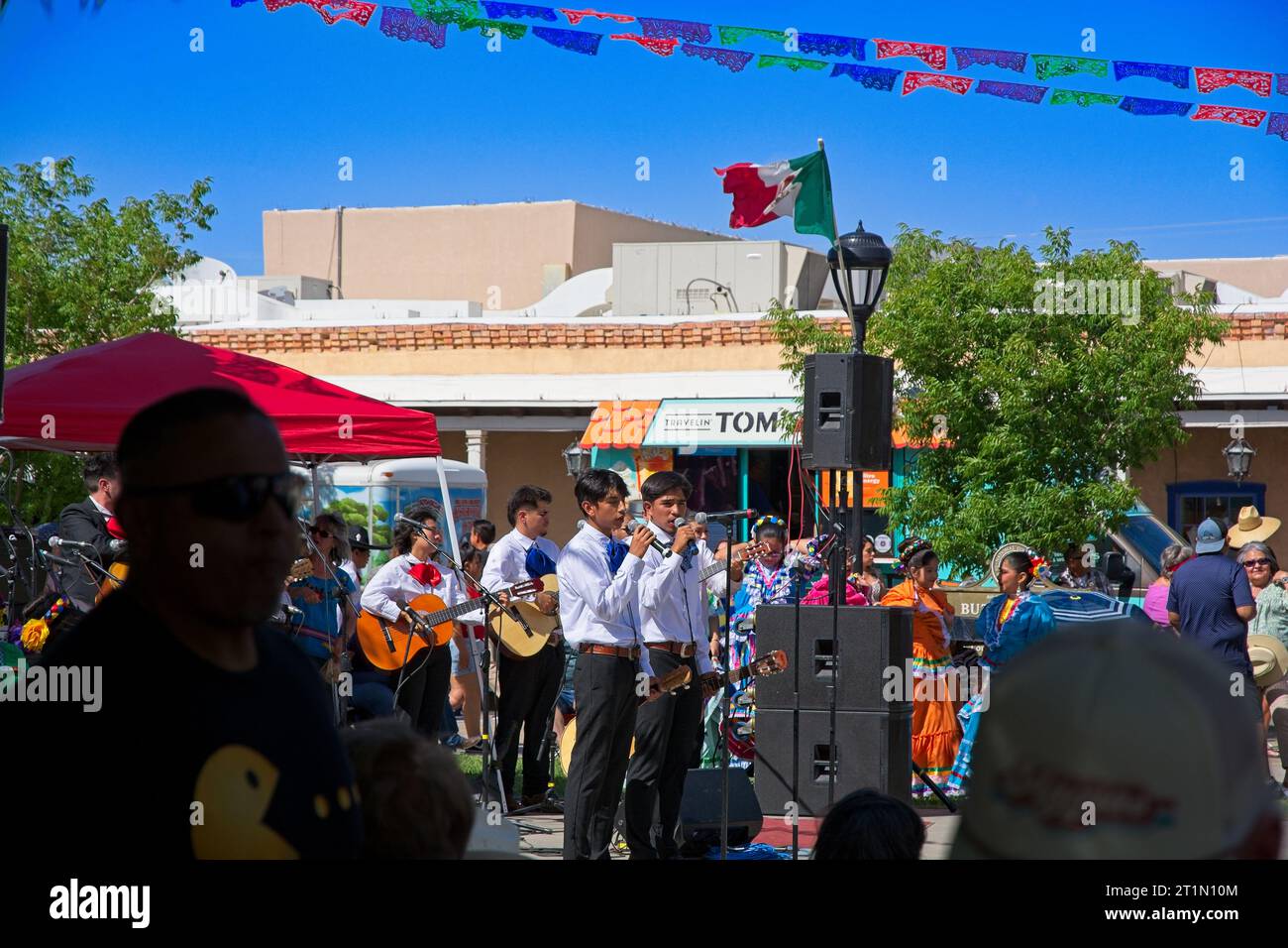 Mesilla, NM États-Unis — 6 mai 2023 : spectacle de musique Mariachi au Cinco de Mayo week-end de célébration sur la place de la ville Banque D'Images