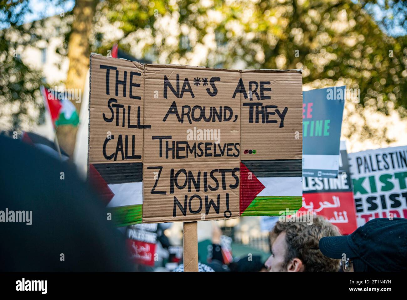 Londres, Royaume-Uni - 14 octobre 2023 : marche pro-Palestine dans le centre de Londres en solidarité avec les Palestiniens. Banque D'Images