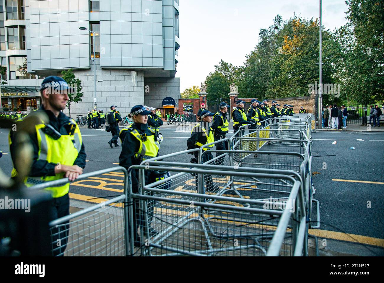 Londres, Royaume-Uni - 14 octobre 2023 : marche pro-Palestine dans le centre de Londres en solidarité avec les Palestiniens. Banque D'Images