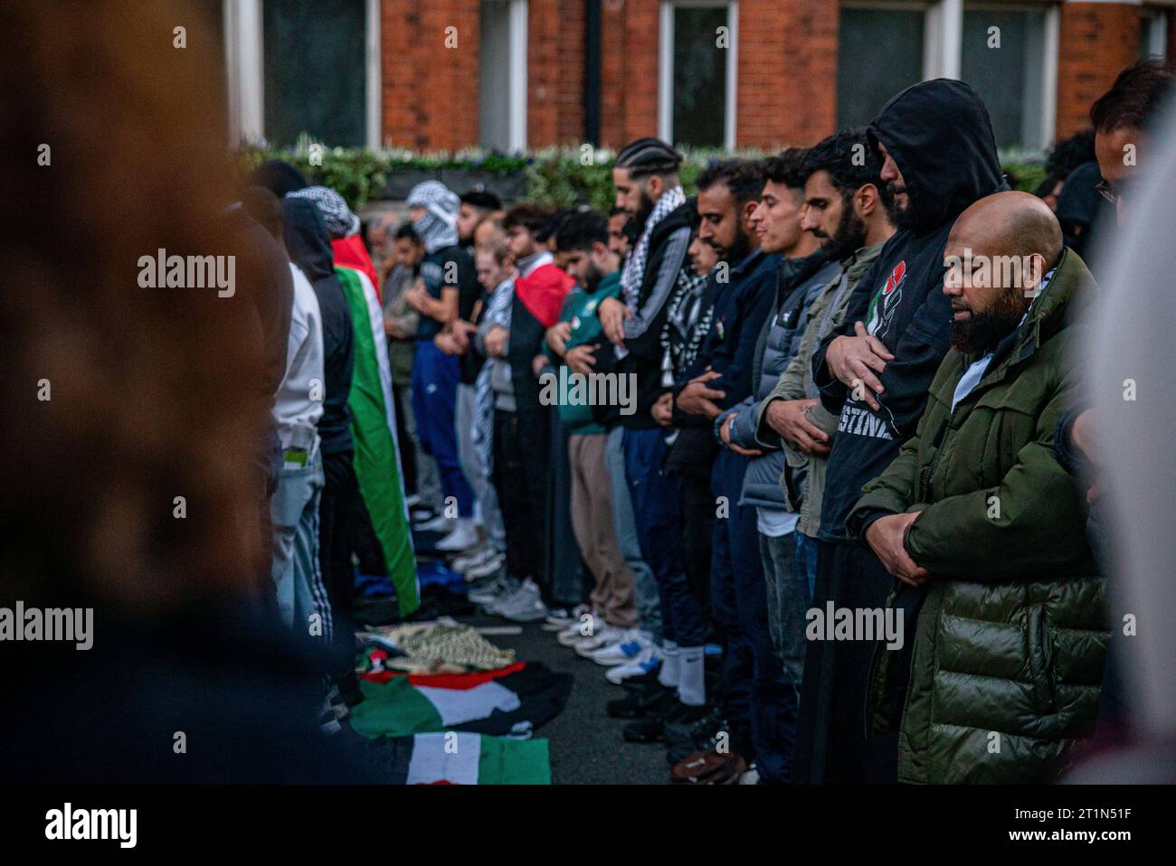 Londres, Royaume-Uni - 14 octobre 2023 : marche pro-Palestine dans le centre de Londres en solidarité avec les Palestiniens. Banque D'Images