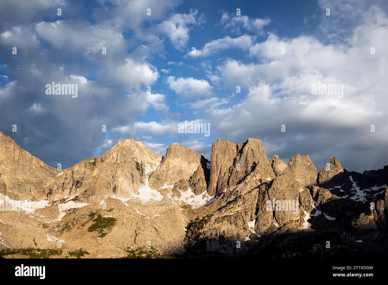 WY05445-00....WYOMING - lever du soleil sur le cirque des tours depuis Jackass Pass, Popo Agie Wilderness, Shoshone National Forest. Banque D'Images