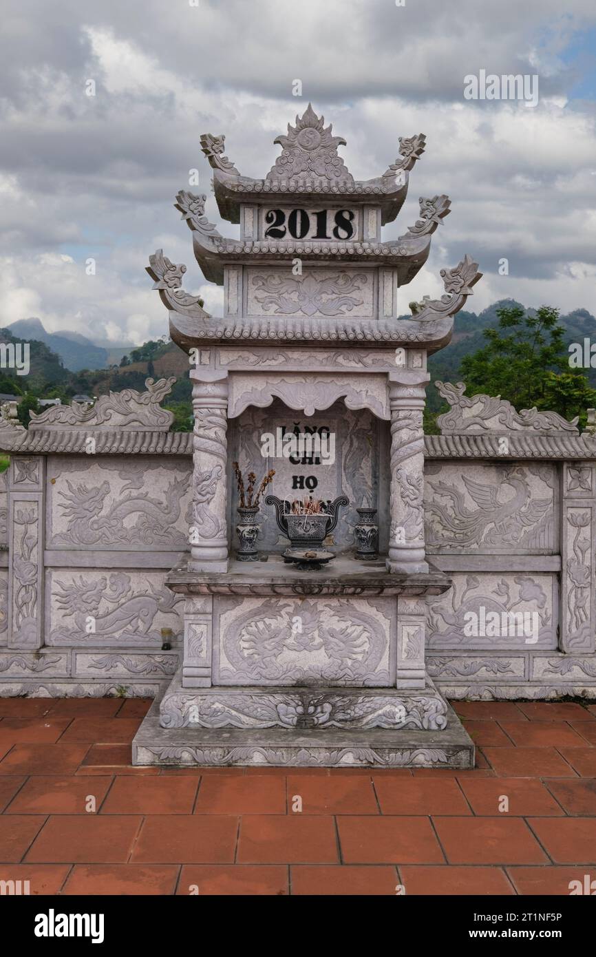 Cimetière près de bac Ha, province de Lao Cai, Vietnam. Grave Marker. Banque D'Images