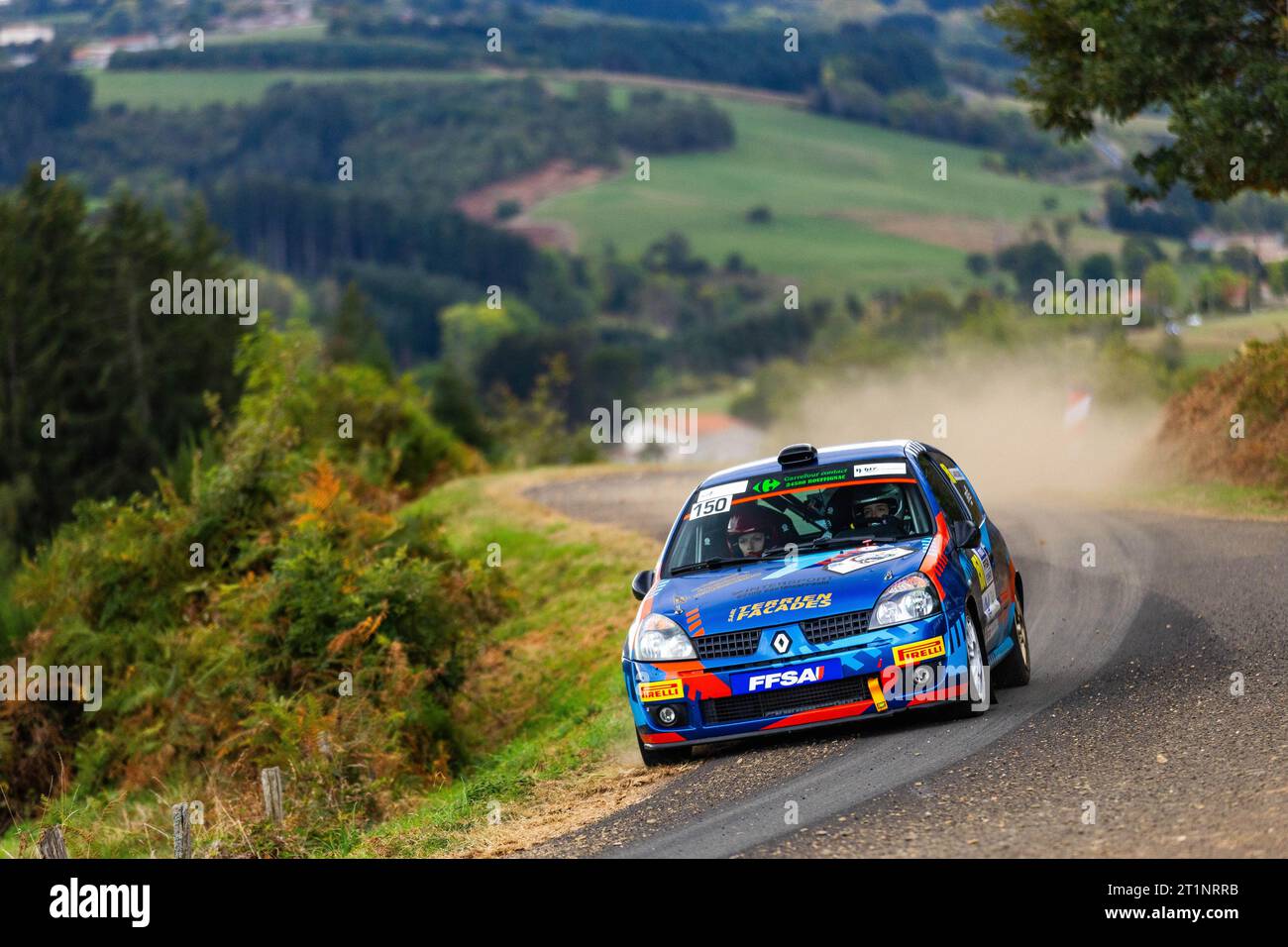 Ambert, France. 14 octobre 2023. 150 LABROUSSE Laura, SEGALA Oceane, Renault CLIO RAGNOTTI N3, action lors de la finale de la coupe de France des Rallyes Ambert 2023, du 12 au 14 octobre 2023 à Ambert, France - photo Damien Saulnier/DPPI crédit : DPPI Media/Alamy Live News Banque D'Images