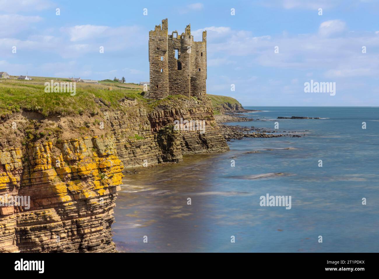 Old Keiss Castle est un château en ruine du 15e siècle situé à Keiss, Highland, en Écosse. Banque D'Images