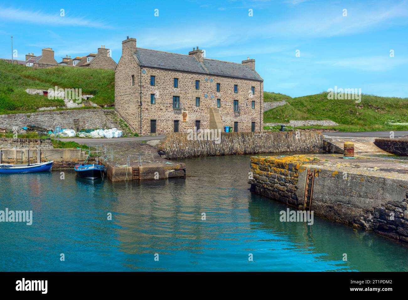 Keiss Harbour est un port de pêche pittoresque situé dans le village de Keiss, près de Thurso, à Caithness, en Écosse. Banque D'Images