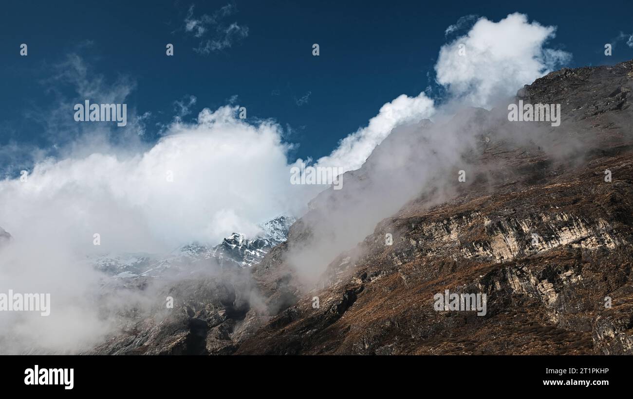 Chaîne de montagnes quelque part dans la vallée de Langtang, Népal, Asie Banque D'Images