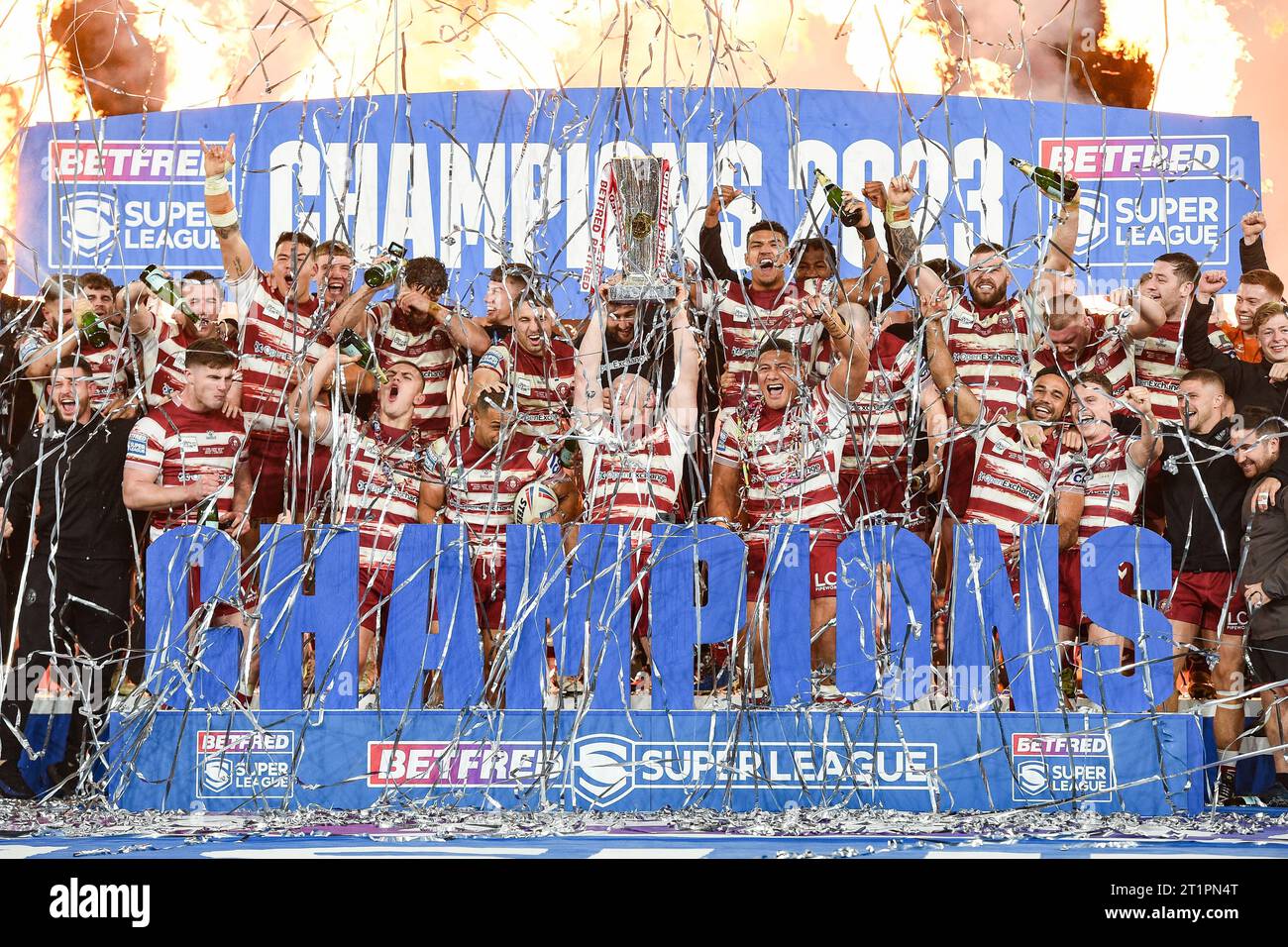 Manchester, Angleterre - 14 octobre 2023 Wigan Warriors Champions Trophy Lift. Betfred Super League Grand final, Wigan Warriors vs Catalan Dragons à Old Trafford, Manchester, Royaume-Uni Banque D'Images