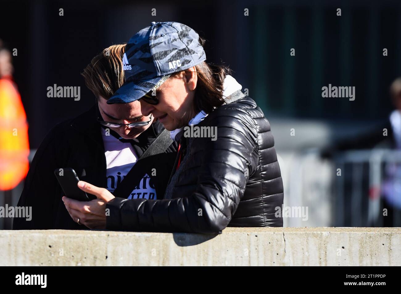 Londres, Royaume-Uni. 15 octobre 2023. Fans avant le match de la Barclays FA Women's Super League entre Arsenal et Aston Villa à l'Emirates Stadium, Londres le dimanche 15 octobre 2023. (Photo : Kevin Hodgson | MI News) crédit : MI News & Sport / Alamy Live News Banque D'Images