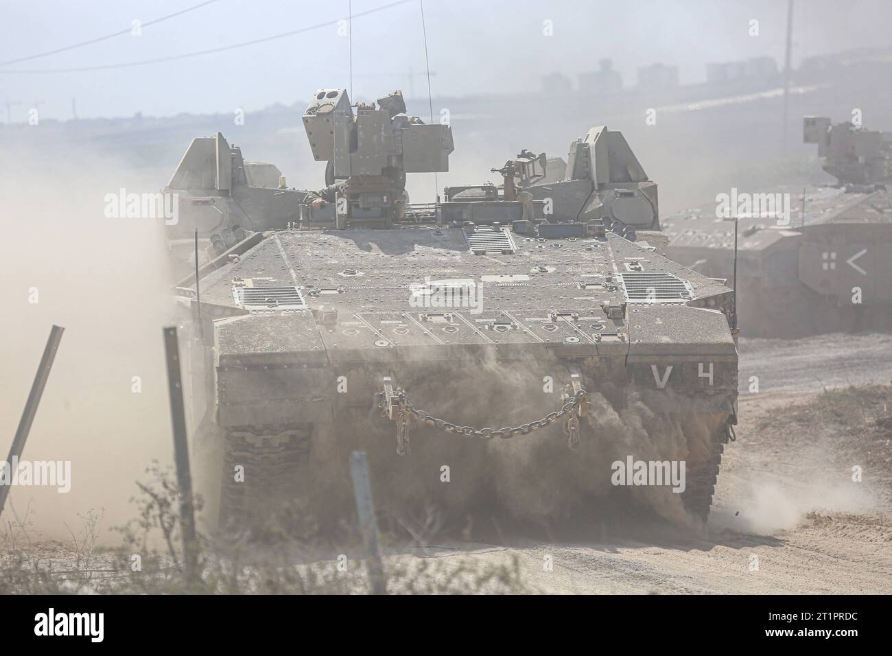 Activité militaire israélienne à la frontière de Gaza SDEROT, ISRAËL - OCTOBRE 15 : Israël continue de déployer des soldats, des chars et des véhicules blindés près de la frontière de Gaza à Sderot, Israël le 15 octobre 2023. PHOTO DE SAEED QAQ Copyright : xSAEEDxQAQx 513A2431 crédit : Imago/Alamy Live News Banque D'Images