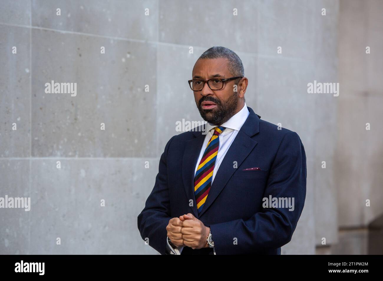 Londres, Royaume-Uni. Octobre 15 2023. Le ministre des Affaires étrangères James habilement est vu à l'extérieur de la BBC après être apparu dans l'émission Laura Kuenssberg..crédit : Tayfun Salci / Alamy Live News Banque D'Images