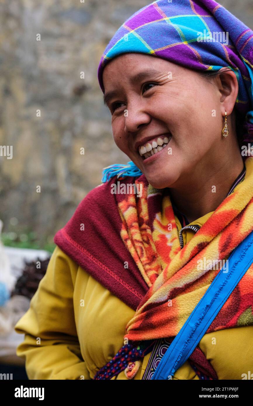 Scène du marché de CAN Cau, Vietnam. Femme Hmong province de Lao Cai. Banque D'Images