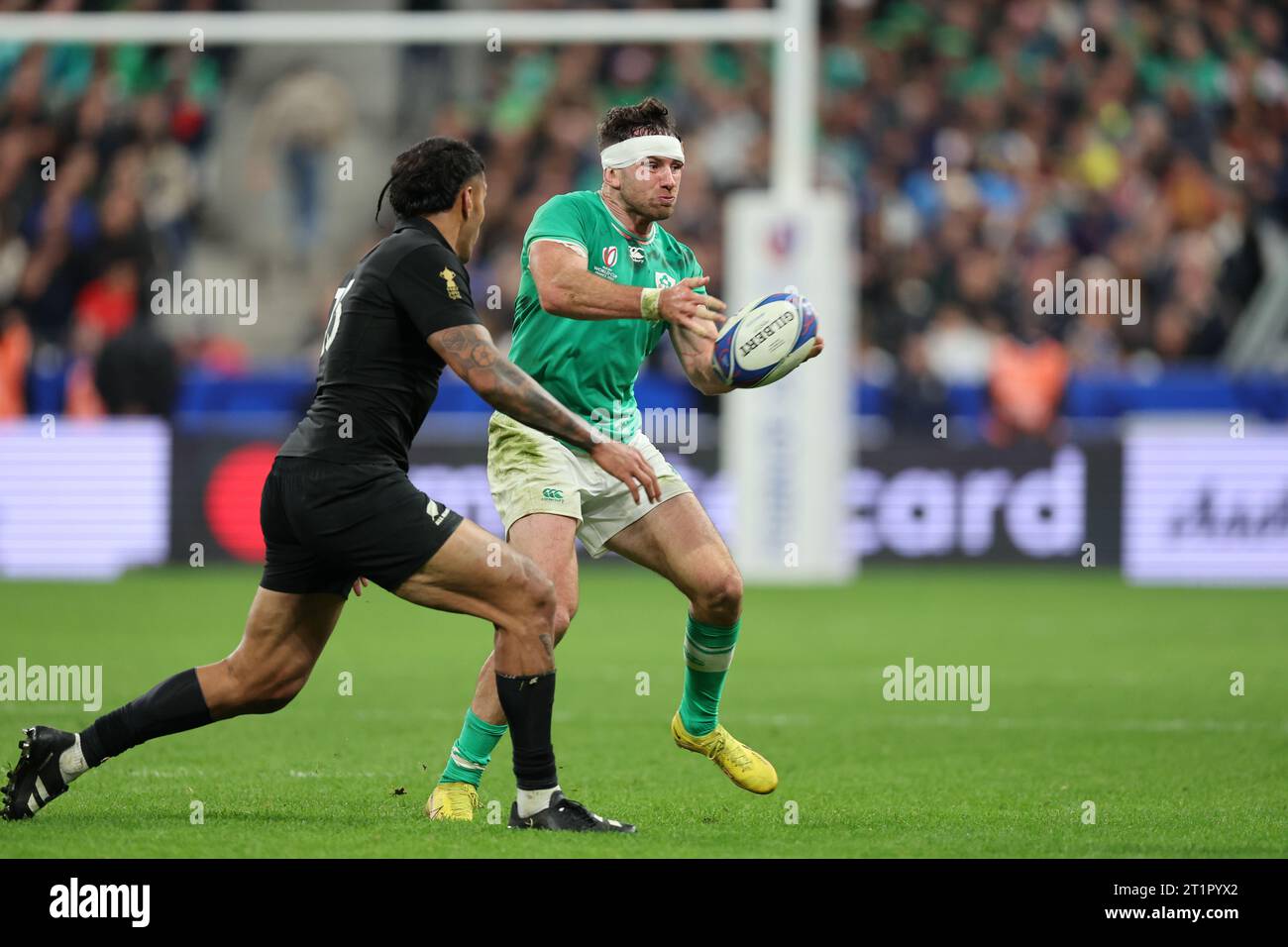 Paris, France. 15 octobre 2023. HUGO KEENAN de Team Ireland en quart de finale entre l'Irlande et la Nouvelle-Zélande de la coupe du monde de Rugby 2023 en France ( crédit : Mickael Chavet/Alamy Live News Banque D'Images