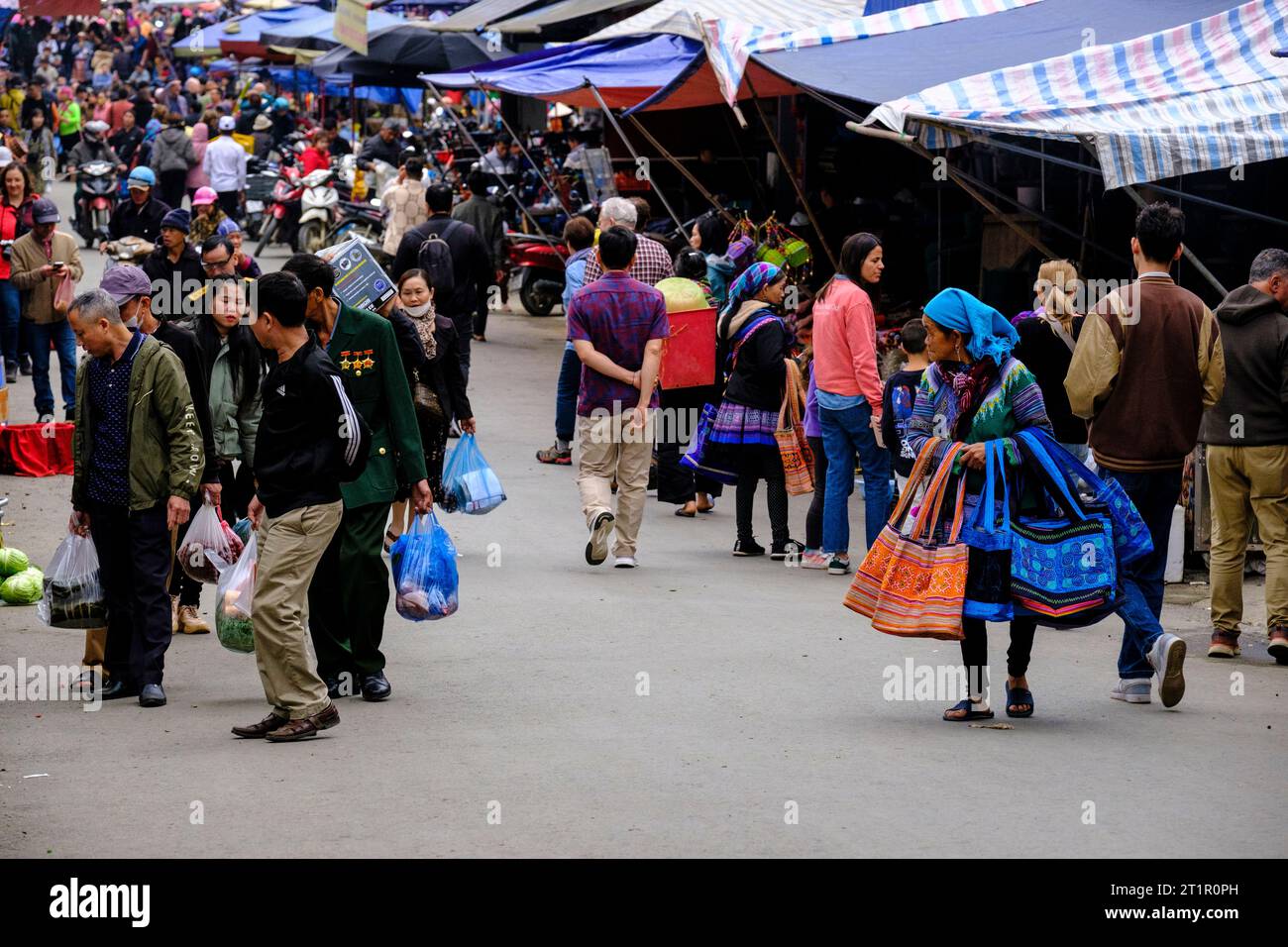 Bac Ha, Vietnam. Scène du marché du dimanche. Province de Lao Cai. Banque D'Images