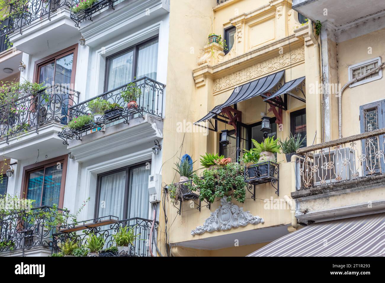 Architecture Indochine française du vieux quartier ou Phố cổ Hà Nội, Hanoi, Vietnam. Banque D'Images