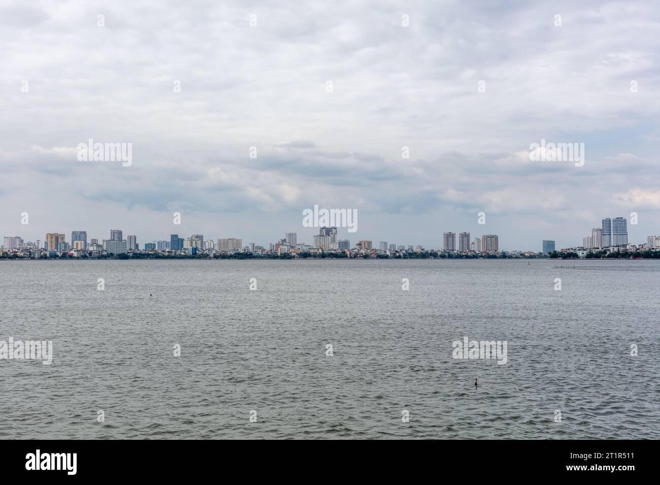 Quan Tay Ho ou district de Westlake à Hanoi, Vietnam. Rive du lac Tay. Paysage urbain. Pollution atmosphérique. Banque D'Images