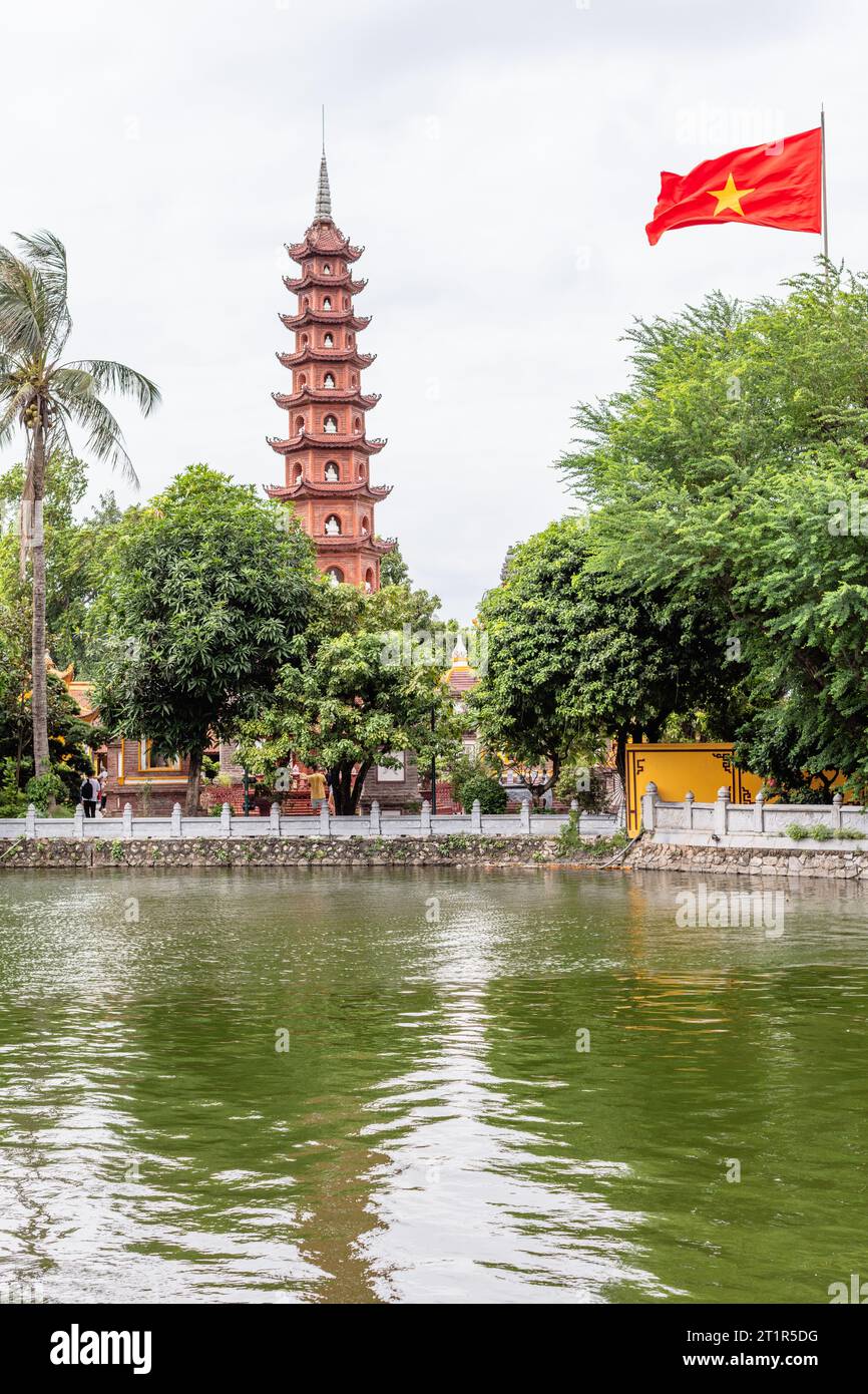 La Pagode Tran Quoc, la plus ancienne pagode bouddhiste à Hanoi. Quan Ho Tay (Westlake district), Hanoi, Vietnam. Banque D'Images