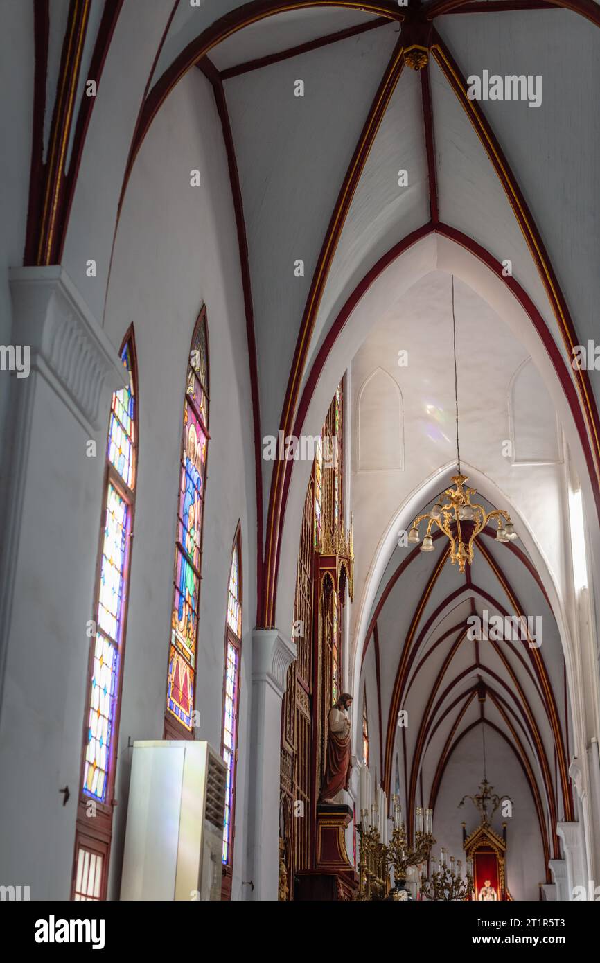 St. Intérieur de la cathédrale de Joseph, quartier OLS, Hanoi, Vietnam Banque D'Images