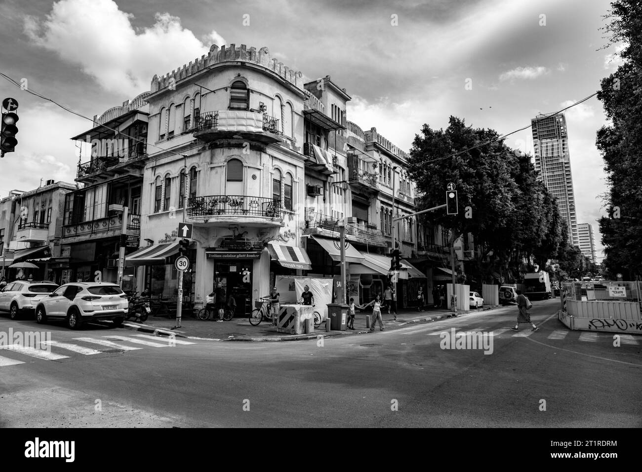Tel Aviv, Israël - 2 octobre 2023 - vue sur la rue depuis le quartier Allenby, un quartier central autour de la rue Allenby à tel Aviv, Israël. Banque D'Images