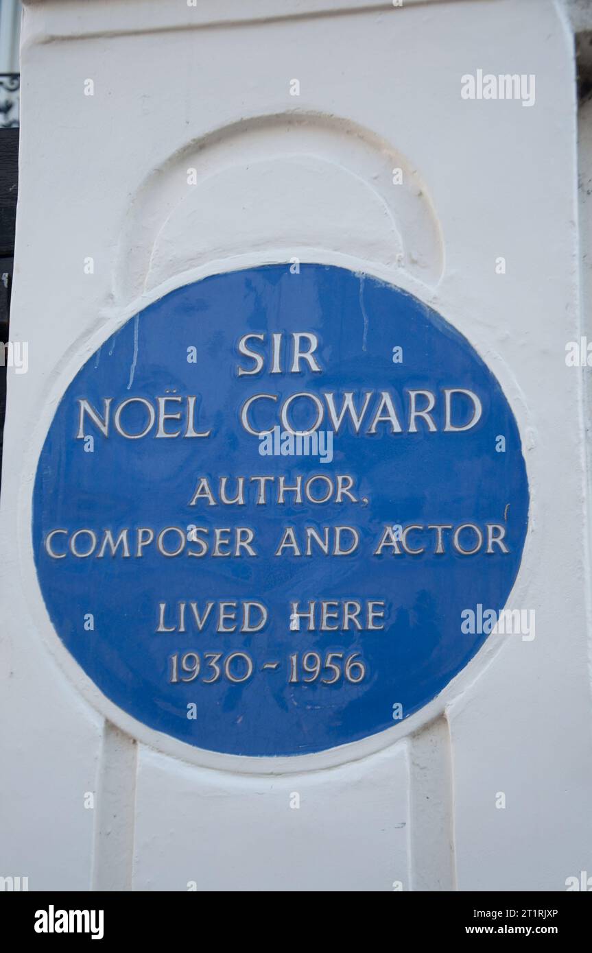 Plaque bleue indiquant que Noel Coward vivait dans cette maison, Belgravia, Londres, Royaume-Uni Banque D'Images