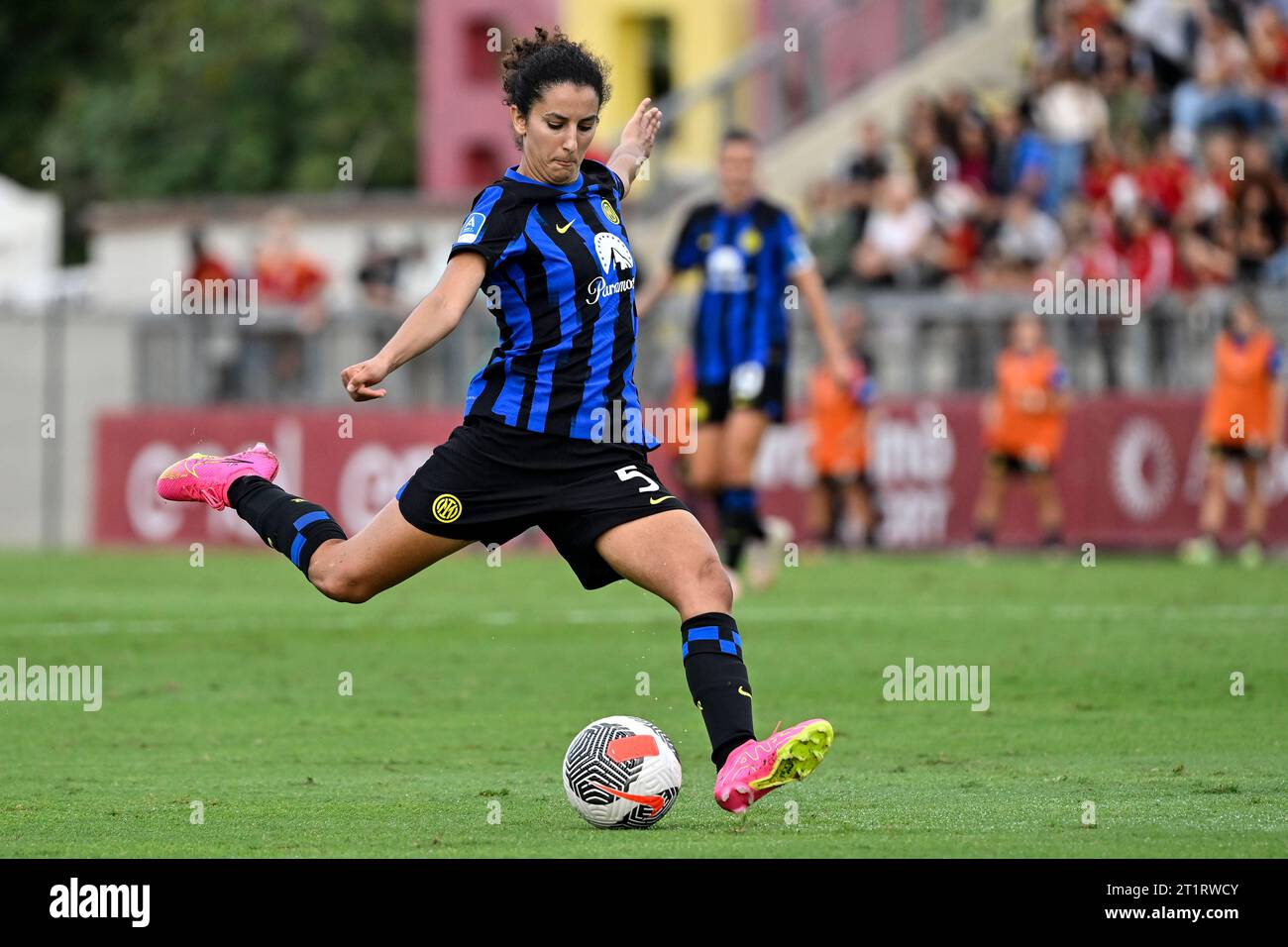 Rome, Italie. 15 octobre 2023. Ghoutia Karchouni du FC Internazionale en action lors du match de football féminin Serie A 2023/2024 entre L'AS Roma et le FC Internazionale au stade Tre Fontane, Rome (Italie), le 15 octobre 2023. Crédit : Insidefoto di andrea staccioli/Alamy Live News Banque D'Images