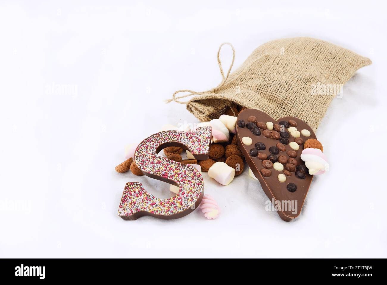 15 octobre 2023.noix d'épices, chocolat et bonbons pour le festival traditionnel néerlandais pour enfants Sinterklaas. Photo de haute qualité Banque D'Images