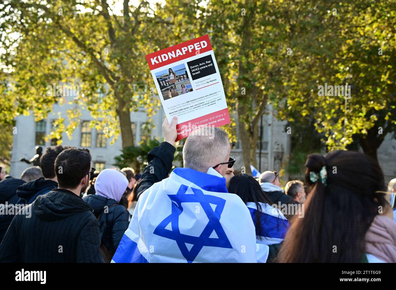 Parliament Square, Londres, Royaume-Uni. 15 octobre 2023. Des centaines de démonstores de la communauté israélienne organisent un rassemblement de solidarité à Londres et appellent au retour en toute sécurité de ceux qui ont été pris en otage par le Hamas. Crédit : Voir Li/Picture Capital/Alamy Live News Banque D'Images