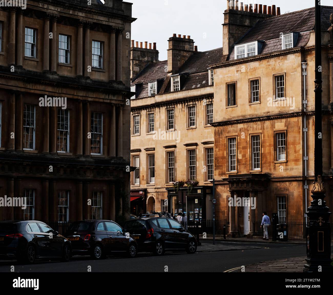 Architecture géorgienne et route menant du cirque de Bath à Brock Street Banque D'Images