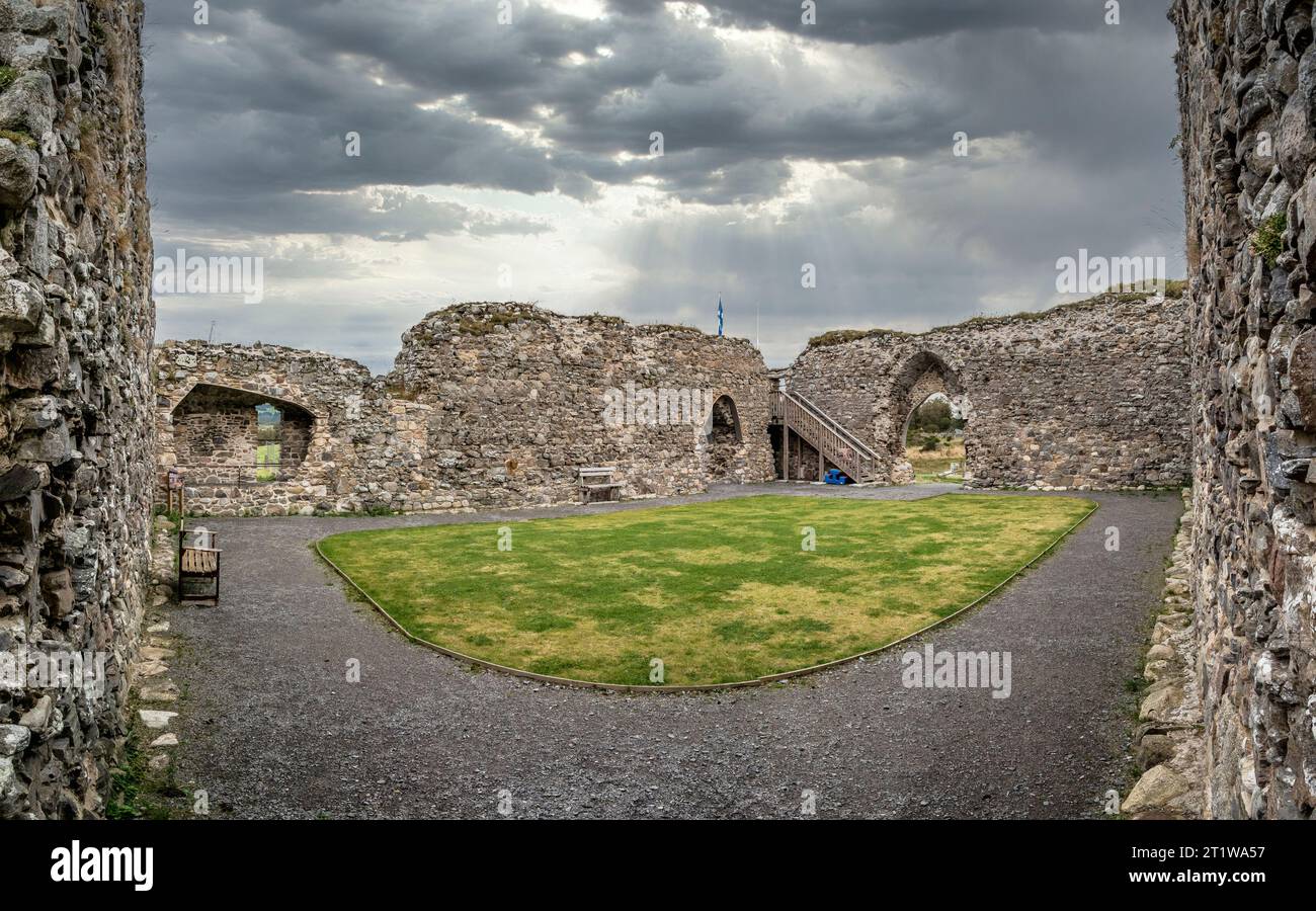 L'image est de la ruine du 12e siècle de la forteresse du château Roy près du village de Nethy Bridge construit et autrefois occupé par le clan Comyn et le clan Grant Banque D'Images