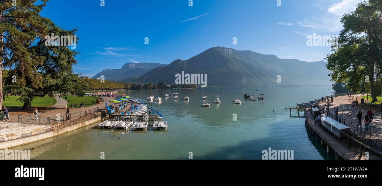 Les rives du lac d'Annecy, en haute Savoie, France Banque D'Images