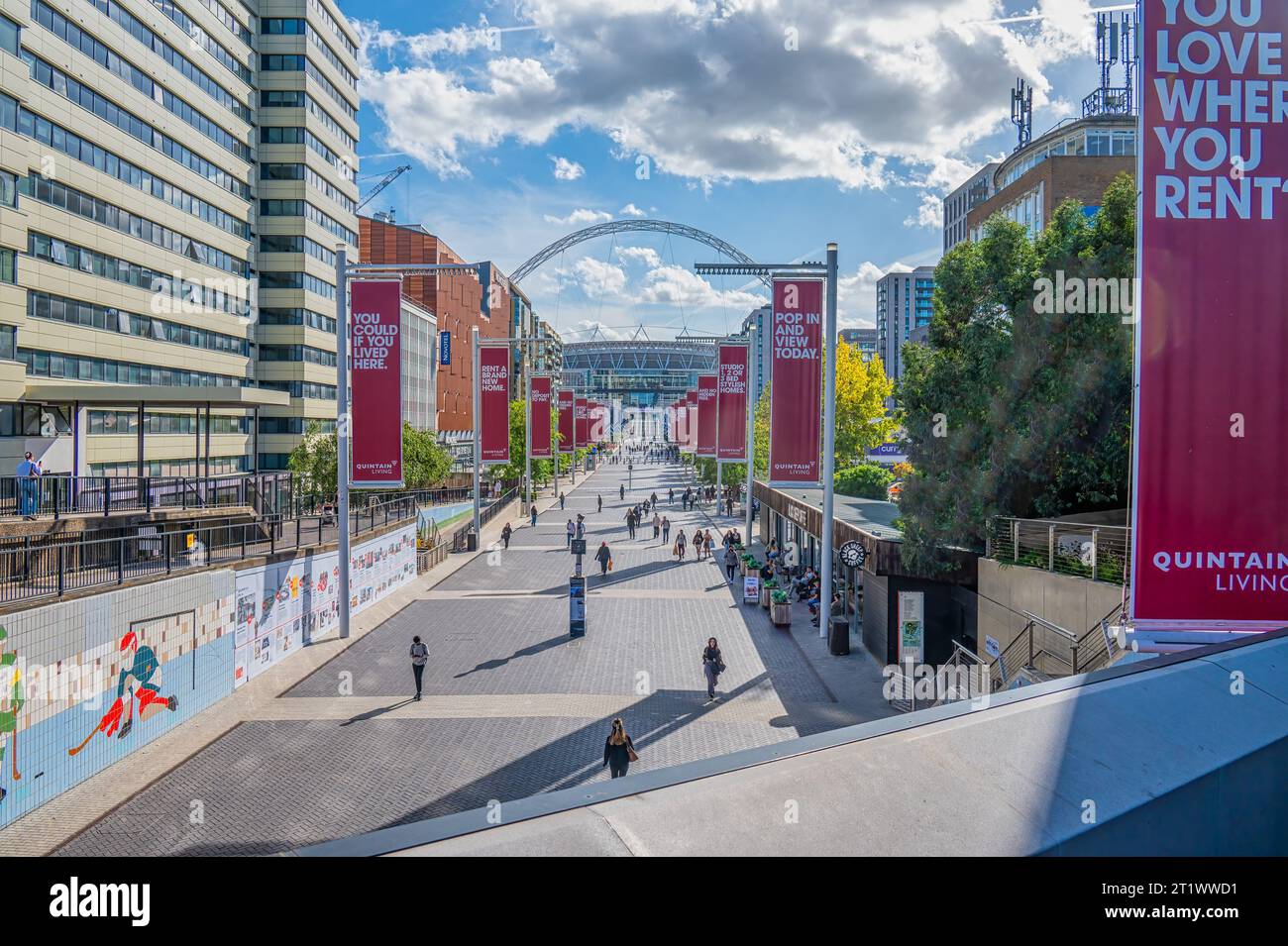 WEMBLEY, ANGLETERRE, 25 SEPTEMBRE 2023 : vue du stade de Wembley regardant vers le bas de la voie olympique Banque D'Images