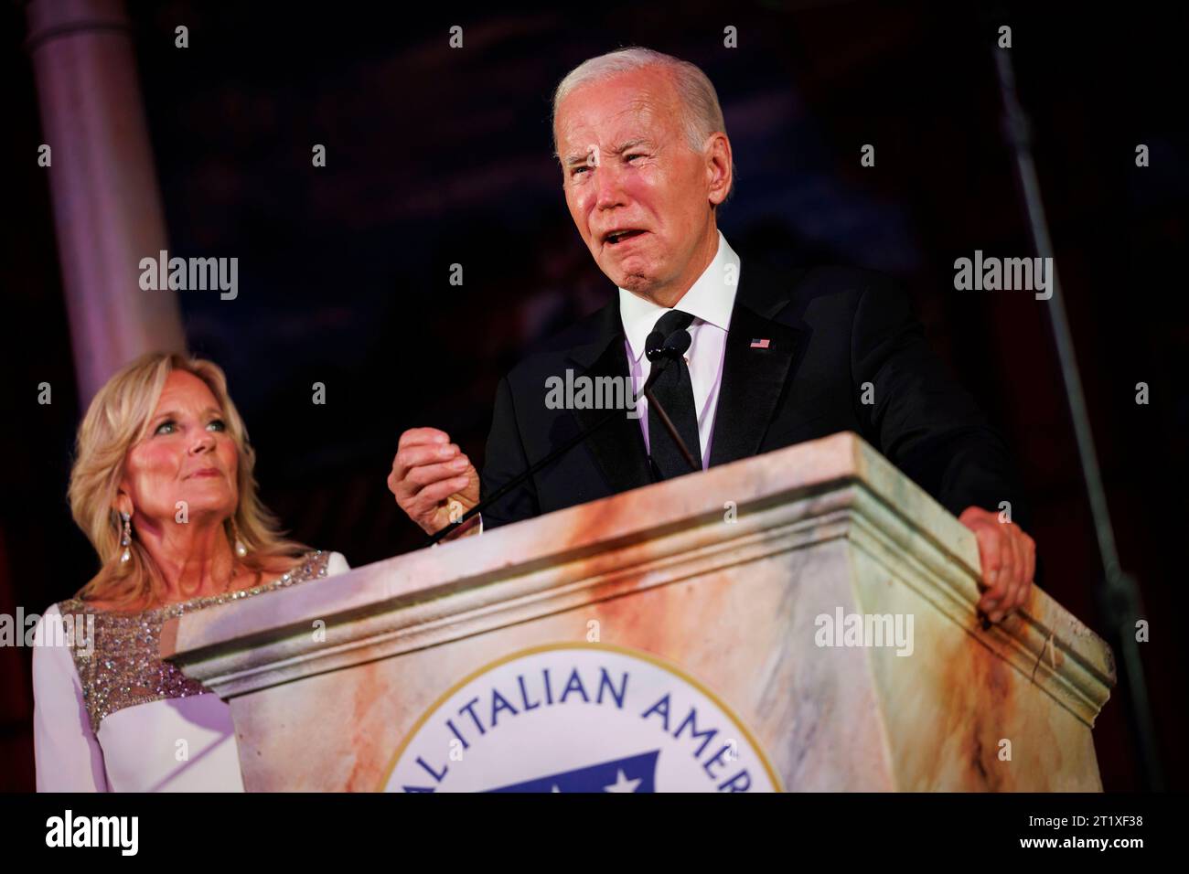 Le président des États-Unis Joe Biden prend la parole lors du gala du 48e anniversaire des National Italian American Foundations à Washington, DC, États-Unis, le samedi 14 octobre, 2023. le ferme soutien de Biden à Israël est l ' une de ses convictions les plus profondes, qui remonte à son enfance. Il pourrait également payer des dividendes politiques alors qu'il intensifie sa candidature à la réélection. Copyright : xTingxShenx/xPoolxviaxCNPx/MediaPunchx crédit : Imago/Alamy Live News Banque D'Images