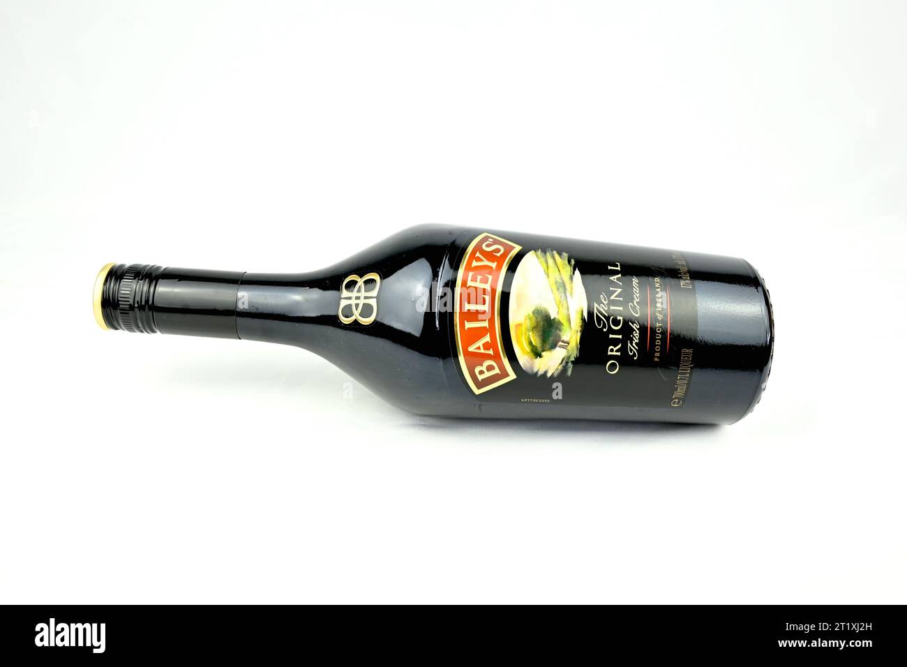 Baileys Original Irish Cream liqueur sur fond blanc Banque D'Images