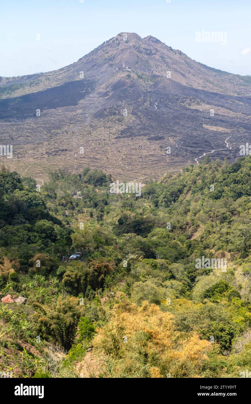 Vue sur le volcan Batur (Gunung Batur). Kintamani, Bangli, Bali, Indonésie. Banque D'Images