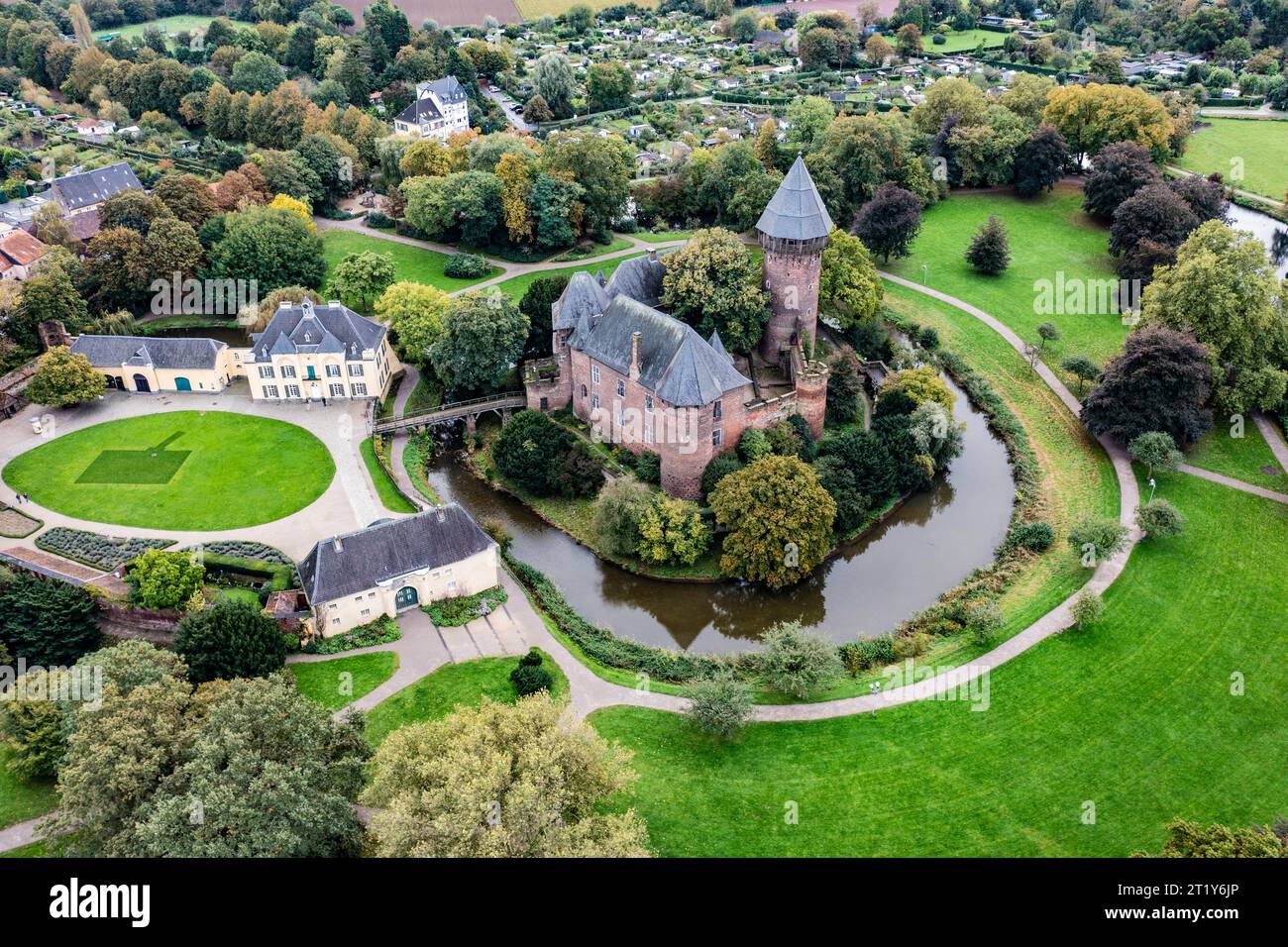 Luftaufnahme der Burg Linn mit Jagdschloß à Krefeld. Banque D'Images