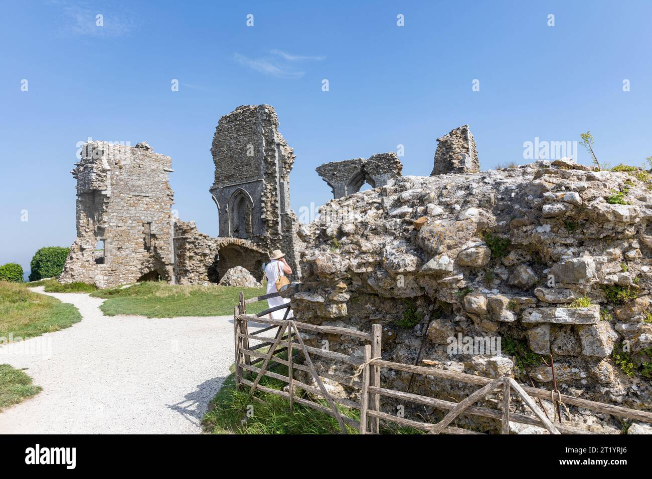 Corfe Castle ruines en pierre sur l'île de Purbeck dans le Dorset, un château du 11e siècle construit par Guillaume le Conquérant, Angleterre, automne 2023 Banque D'Images