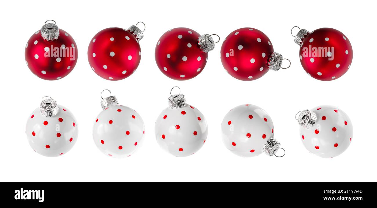 Boules de Noël en verre rouge et blanc isolées sur blanc. Banque D'Images