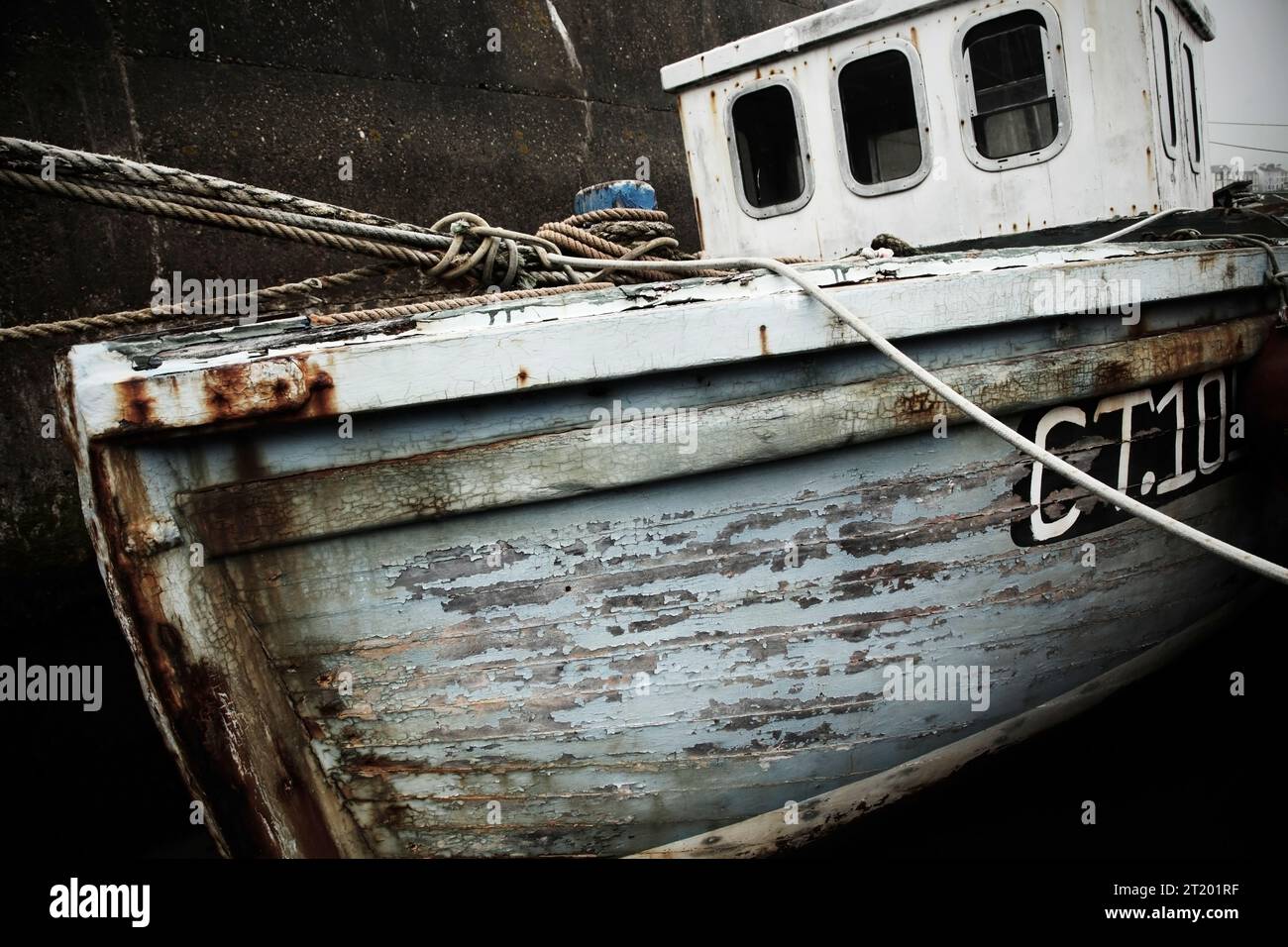 Petit bateau en bois dans le port de Port Erin, île de Man Banque D'Images