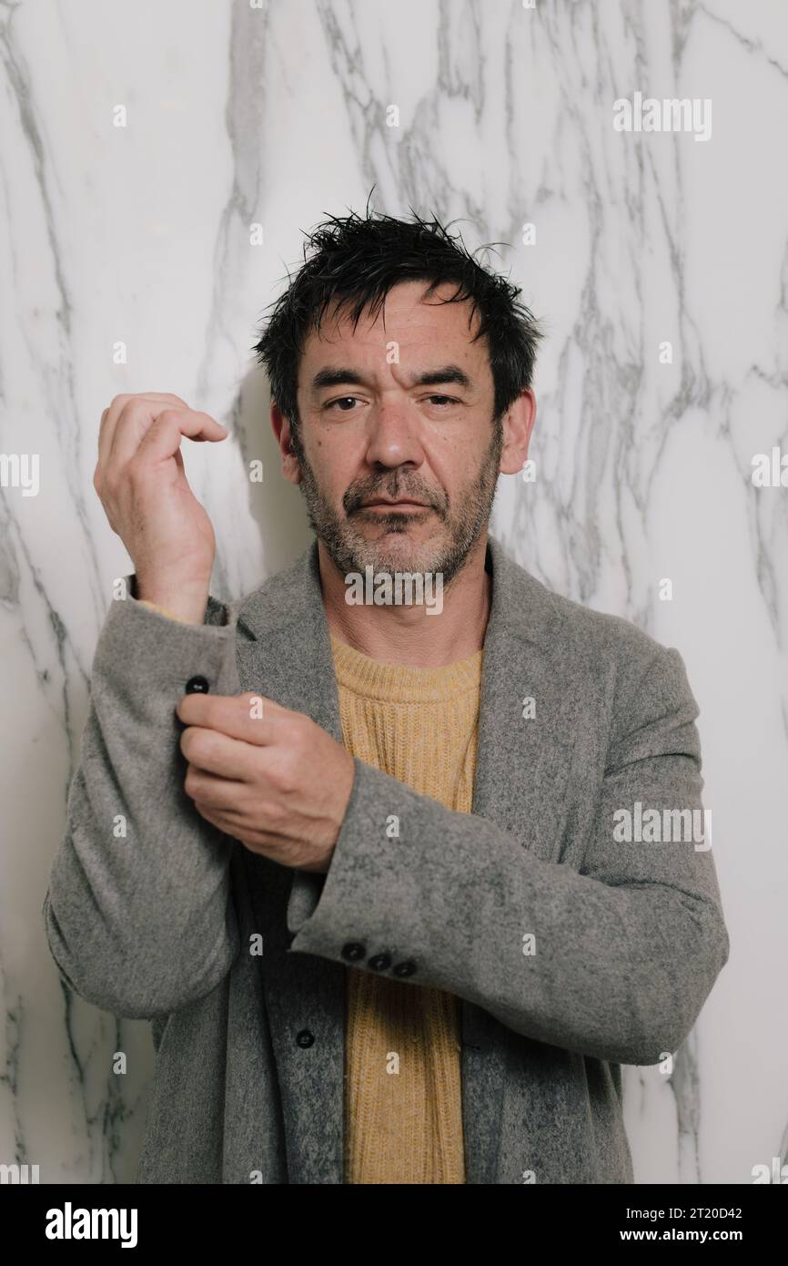 Portrait de l'humoriste français Thomas VDB à l'Hôtel de l'Europe à Amsterdam - Mai 2023 Banque D'Images