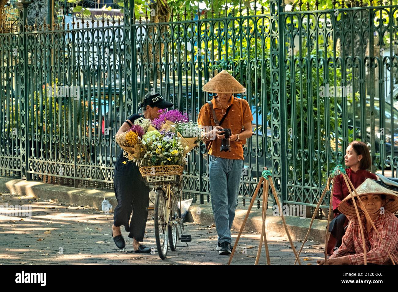 Vendeur de fleurs sur Phan Dinh Phung Street, Hanoi, Vietnam Banque D'Images