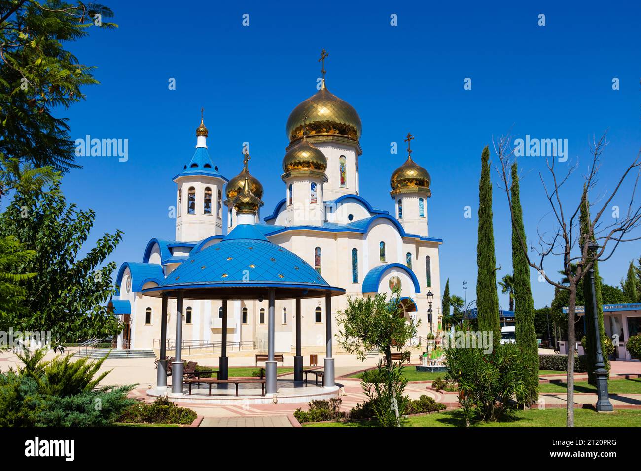 Les dômes d'or de l'église orthodoxe russe d'Apostolou Andrea, Saint André, Apôtre André, Sainte Métropole de Tamason et Oreinis, Nicosie, Cypr Banque D'Images