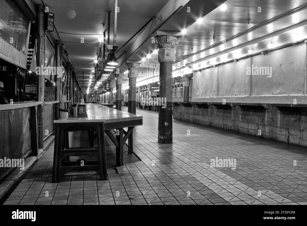 Le Pike place Market vide et déserte à Seattle, ouvert en 1907, est considéré comme la 33e attraction la plus visitée au monde. Banque D'Images