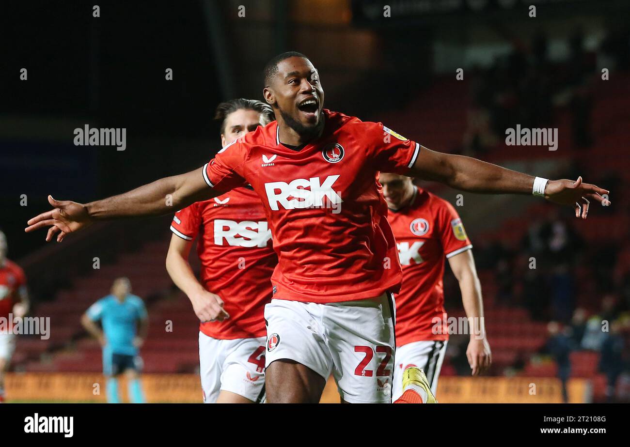 BUT 3-1, Chuks Aneke de Charlton Athletic Goal Celebration. - Charlton Athletic v Exeter City, Sky Bet League One, The Valley Stadium, Londres, Royaume-Uni - 11 octobre 2022 usage éditorial uniquement - des restrictions DataCo s'appliquent Banque D'Images