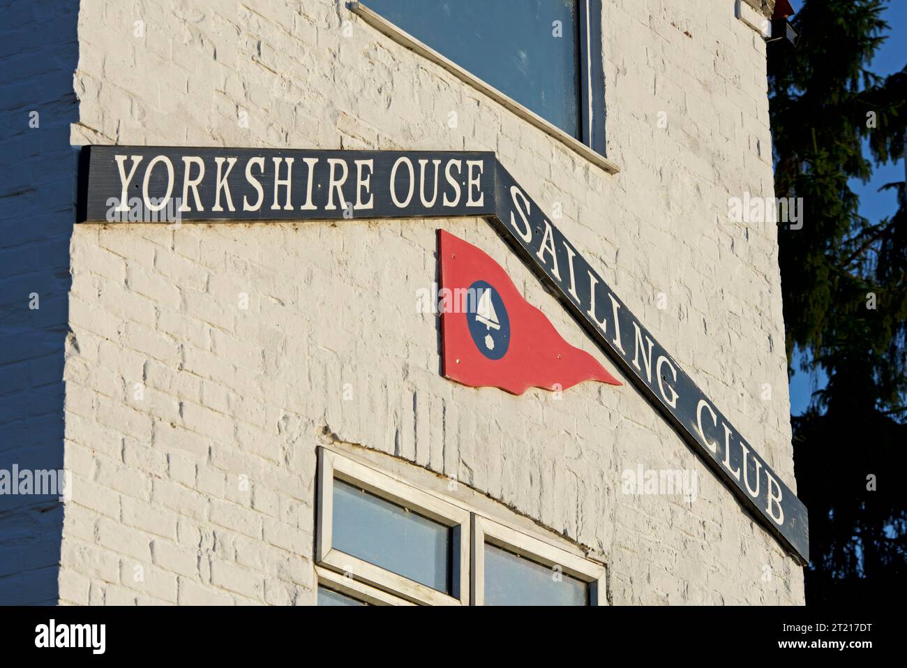Le clubhouse du Yorkshire Ouse Sailing Club à Naburn, North Yorkshire, Angleterre Royaume-Uni Banque D'Images