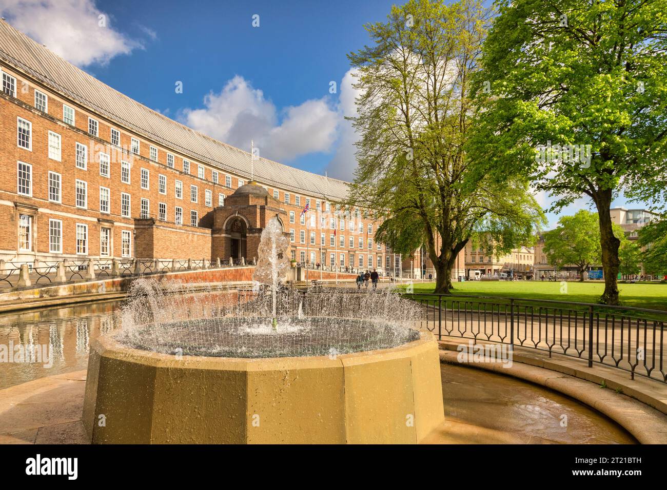 11 mai 2023 : Hôtel de ville, Bristol, la fontaine et College Green. Banque D'Images