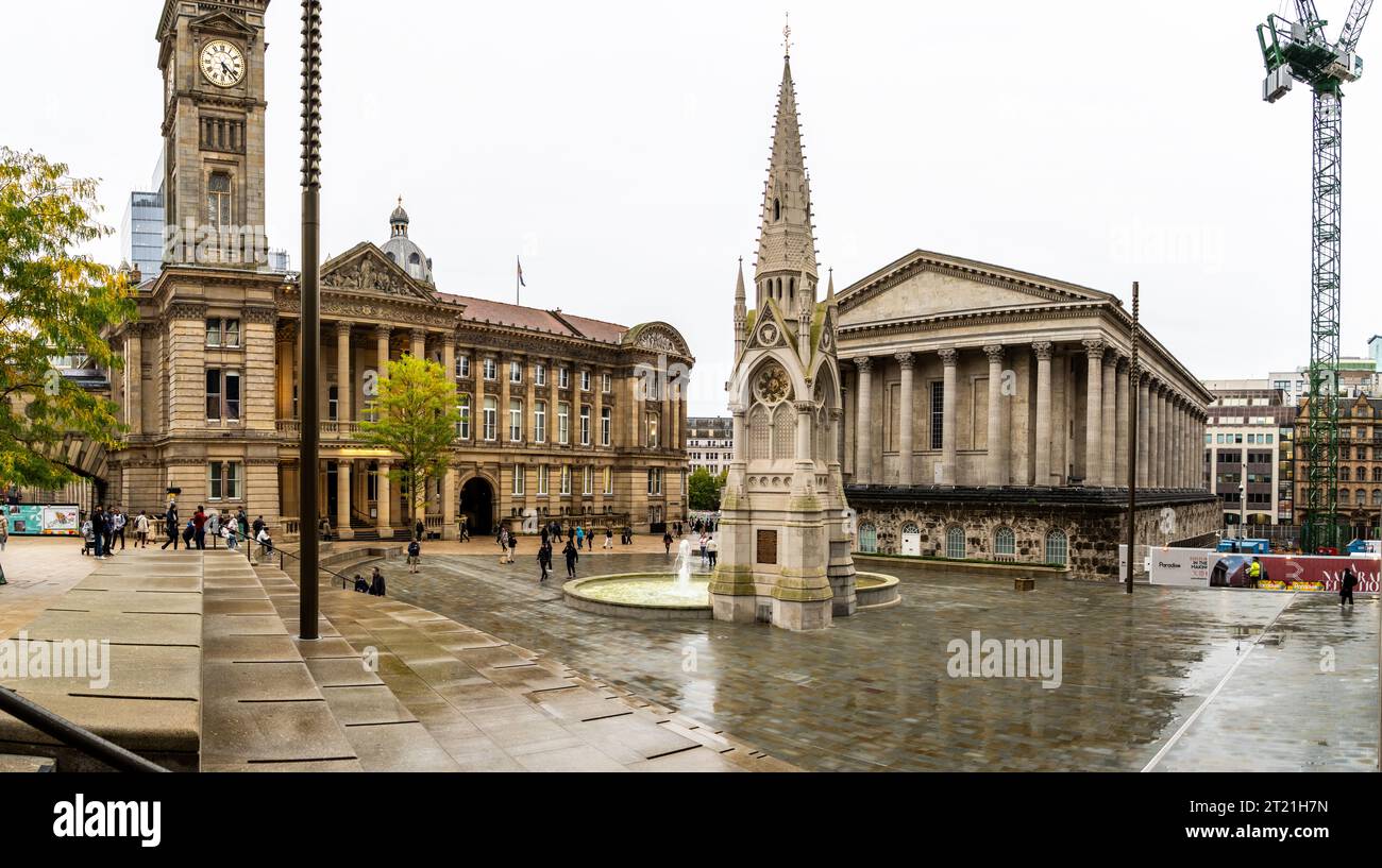 CHAMBERLAIN SQUARE, BIRMINGHAM, ROYAUME-UNI - 2 OCTOBRE 2023. Paysage du bâtiment historique du Council House et de l'hôtel de ville de Birmingham avec le Chamberlain Mem Banque D'Images